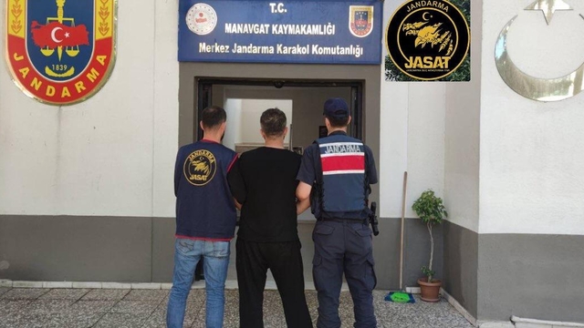 Antalya'da düzenlenen operasyonda 1 firari hükümlü yakalandı