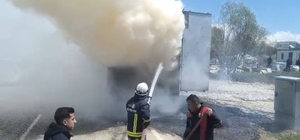 Van'da seyir halindeki tırın dorsesi yandı