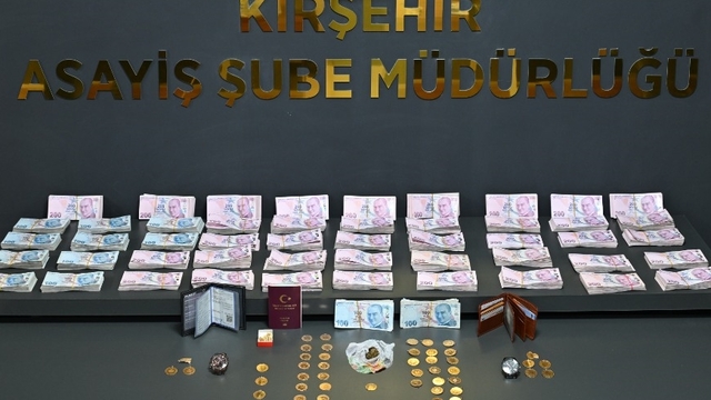 Kırşehir'de kuyumcuları düşük ayarlı altınla dolandırmak isteyen 2 şüpheli tutuklandı