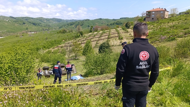 Sakarya'da devrilen traktörün sürücüsü yaşamını yitirdi