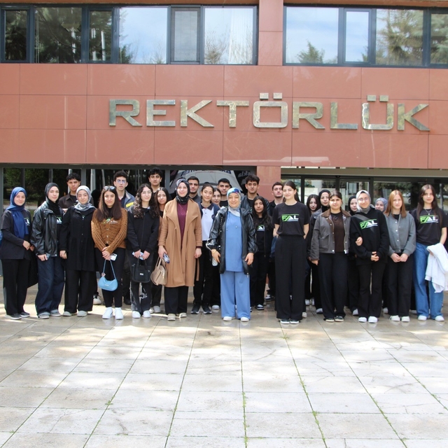 Fırat Üniversitesi'nde okul gezileri sürüyor