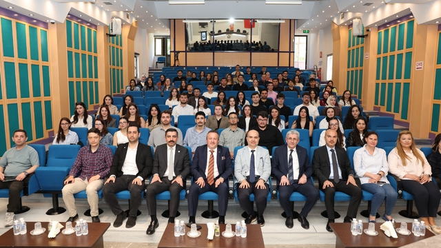 Üniversiteli öğrenciler Denizli OSB Yönetim Kurulu Başkanı Selim Yaymanoğlu ile buluştu