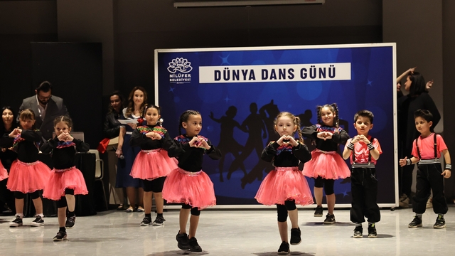 Nilüfer'de dans şöleni