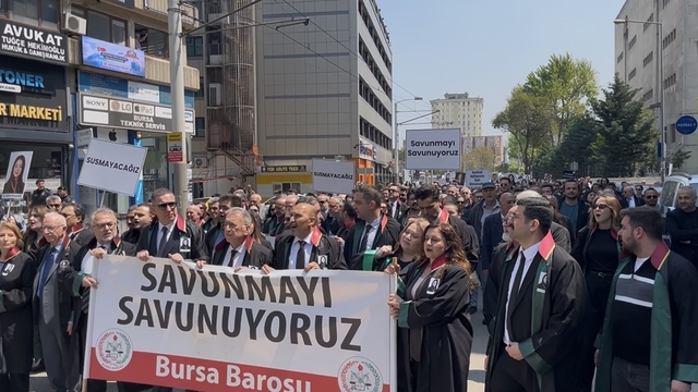 Hukuk camiası Bursa'da  genç avukat için adalet yürüyüşü düzenlendi