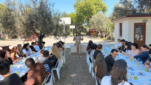 Kimya ve lezzet buluştu
Edremit'te zeytinyağının duyusal yolculuğu anlatıldı