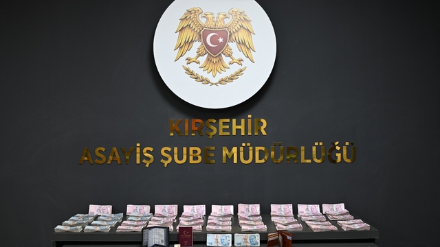 Kırşehir'de ayarı düşük 53 altınla dolandırıcılık yapan 2 kişi tutuklandı