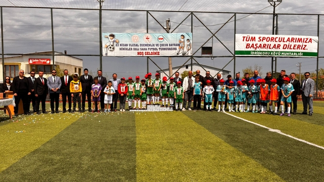 Biga'da ilkokullar arası futbol turnuvasının şampiyonu Diyarbakırlı Ekrem Ergün İlkokulu oldu