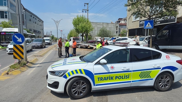 Kocaeli'de kamyonet ile otomobilin çarpıştığı kaza kamerada