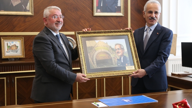 Bakan Uraloğlu, Çorum'da ziyaretlerde bulundu