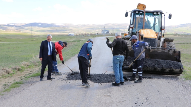 Ulaş'ta bozulan yollarda asfalt yama çalışması başlatıldı