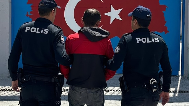 Uyuşturucuyu peçeteye emdirip satıyordu, polis operasyonuyla yakalandı