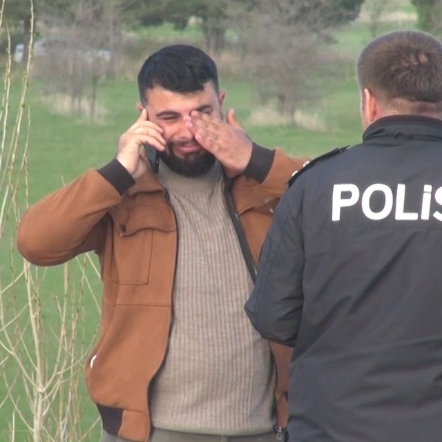 Otomobili alev alan sürücü gözyaşlarını tutamadı