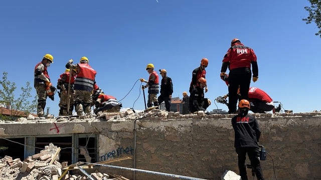 Uşak'ta gerçeği aratmayan deprem tatbikatı gerçekleştirildi