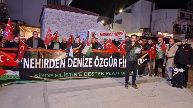 Sinop'ta İsrail ordusunun Küresel Sumud Filosu'na saldırısına tepki gösterildi