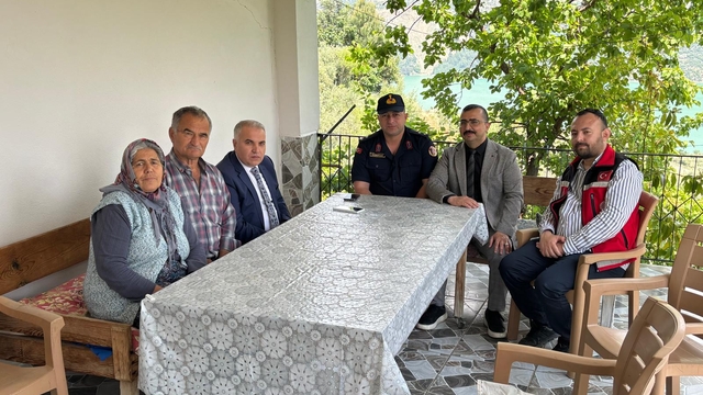 Anamur Kaymakamı Kemal Duru, şehit ailelerine ziyarette bulundu