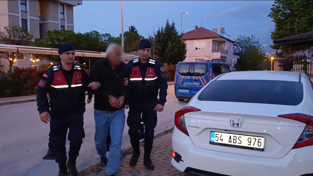 Öğrencileri taciz eden bakkal kamera kayıtlarından yakalandı
Öğrencilerin şikayetiyle ortaya çıkan tacizde şüpheli bakkal önce serbest bırakıldı, sonra tutuklandı