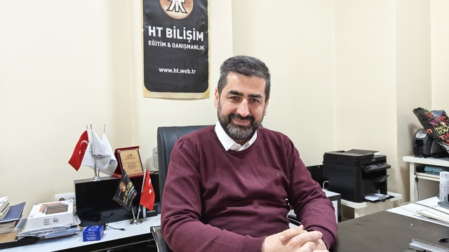 Dijital reklamlarda yapay zekalı 'sahtekarlık'
Bilişim Uzmanı Hakan Topuzoğlu: "Markayla ilgisi olmayan bir kişi reklam yüzü olarak kullanılıyor ve direkt bir şekilde de o markaya zarar veriyor"