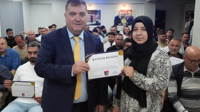 İzmir'deki taksiciler müşteri memnuniyeti için eğitimden geçiyor