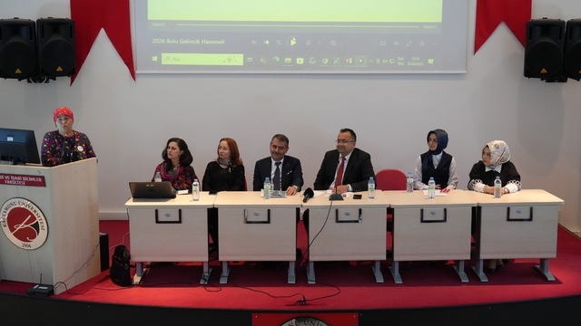 Kastamonu'da tarımda kadın gücü ve kooperatifleşme konuşuldu
Vali Yardımcısı Kubalı: "Kalkınmanın asıl temeli kadındır"