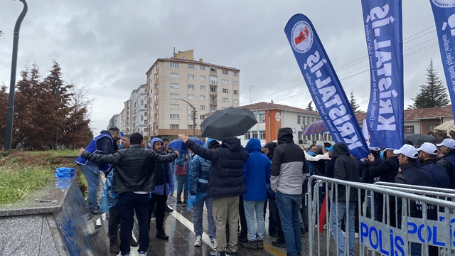 1 Mayıs yürüyüşleri geniş güvenlik önlemleriyle başladı