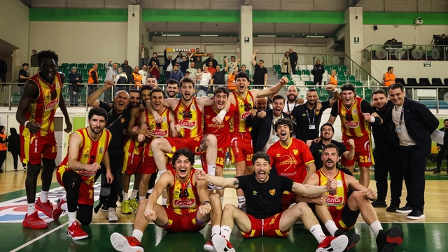 Göztepe potada yarı final için parkede