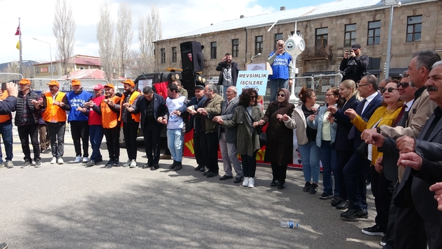 Ardahan'da 1 Mayıs Emek ve Dayanışma Günü halaylarla kutlandı