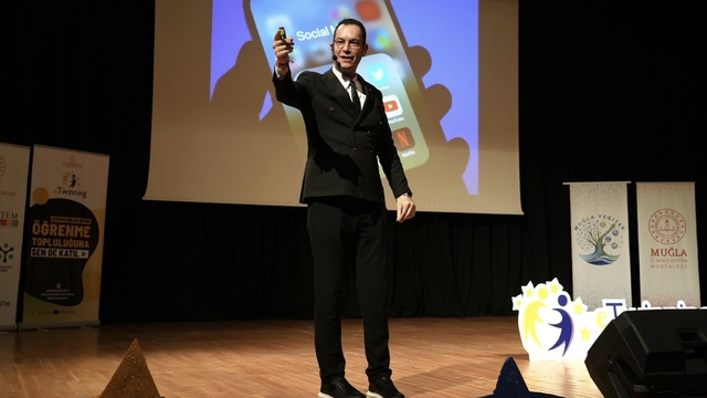 Muğla'da "Eğitimde Yapay Zeka" konferansı