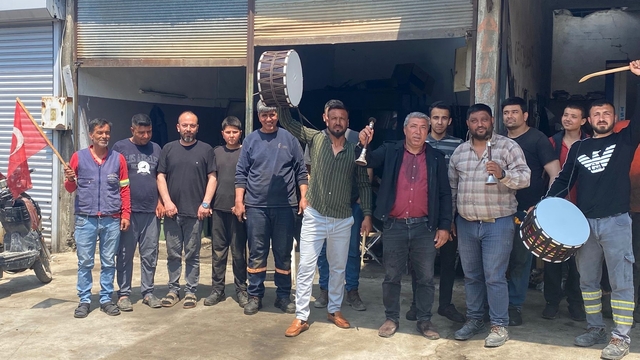 Osmaniye'de sanayi esnafından 1 Mayıs'a davul zurnalı kutlama