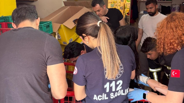 Adana'da ayağı asansör ile kabin boşluğu arasına sıkışan işçi kurtarıldı