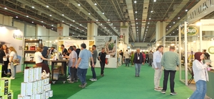 Burhaniyeli zeytinciler İzmir'de Olivtech fuarı açılışına katıldı