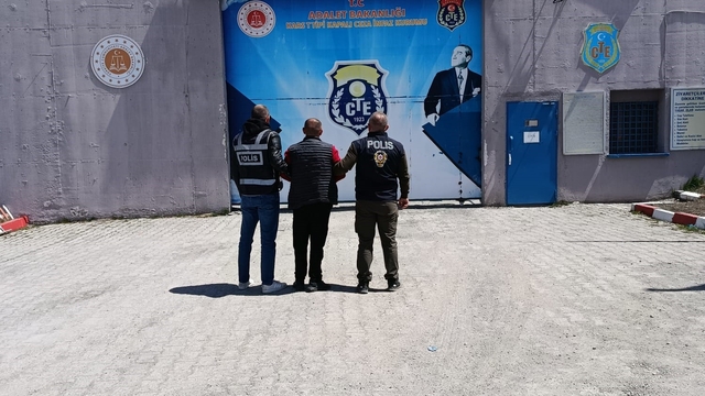 27 yıl hapis cezasıyla aranan cezaevi firarisi Kars'ta yakalandı