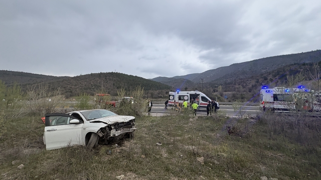 Kastamonu'da su kanalına düşen otomobildeki 4 kişi yaralandı