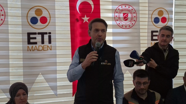 Bakan Bayraktar: "Beylikova'yı endüstriyel üretim tesisi aşamasına getirdik"
Enerji ve Tabii Kaynaklar Bakanı Bayraktar, Eskişehir'de işçilerle buluştu