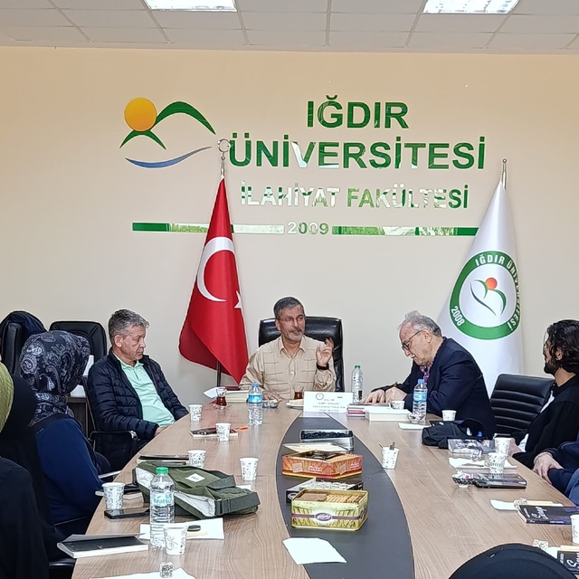 Iğdır Üniversitesi'nce kitap kritiği ve söyleşi programı düzenlendi