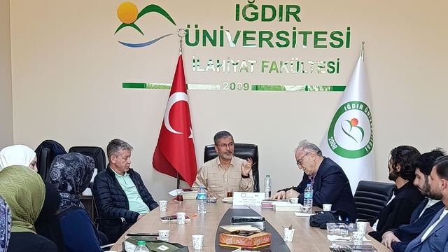 Iğdır Üniversitesi'nce kitap kritiği ve söyleşi programı düzenlendi