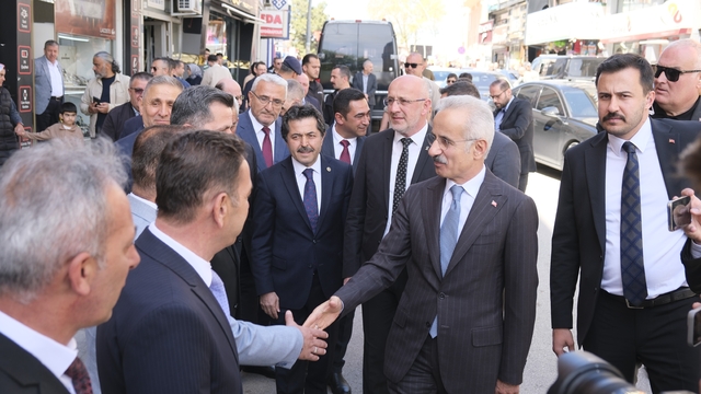Bakan Uraloğlu: "Hızlı trenle Karaman'dan sadece Konya'ya, İstanbul'a, Ankara'ya değil Akdeniz'e de ulaşmış olacağız"