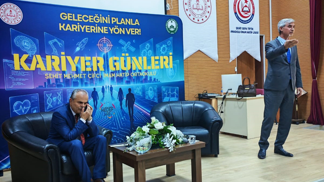 Şehit Mehmet Çifci İmam Hatip Ortaokulu'nda kariyer günleri buluşması düzenlendi