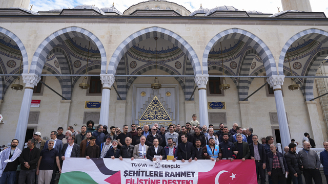 İsrail ordusunun Küresel Sumud Filosu'na saldırısı İzmir ve Aydın'da protesto edildi
