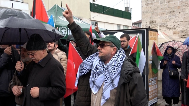 Bolu'da İsrail'in Küresel Sumud Filosu'na saldırısı protesto edildi