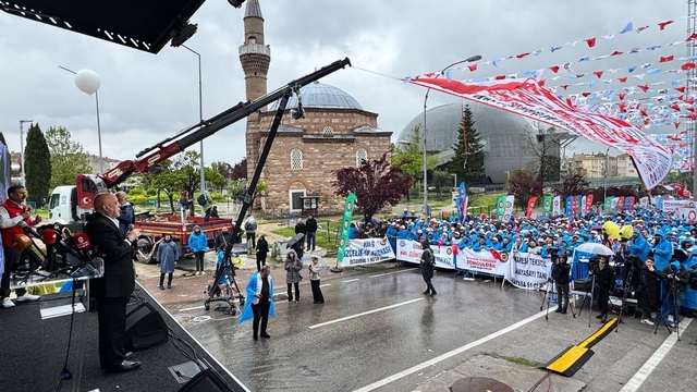 HAK-İŞ Başkanı Arslan: "Türkiye'nin bütün meydanları Taksim Meydanı'dır"
HAK-İŞ Genel Başkanı Mahmut Arslan:
"Emeklilik sisteminin bu şekilde devam etmesine asla izin vermemeliyiz"
"Asgari ücret tespit yapısının mutlaka değişmesi gerekiyor"