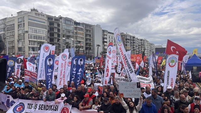 İzmir'de 1 Mayıs coşkuyla kutlandı