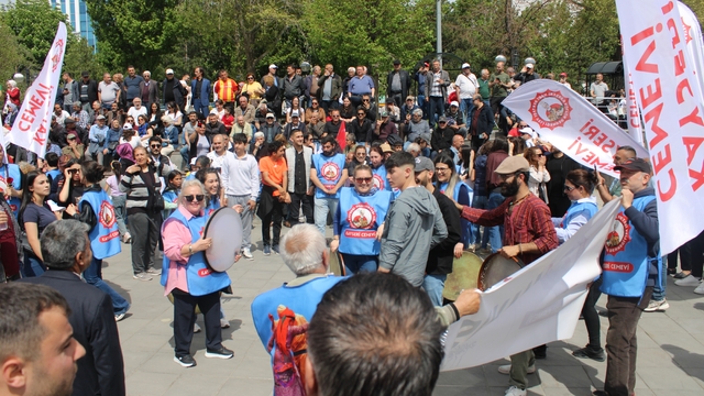 Kayseri'de 1 Mayıs halaylarla kutlandı