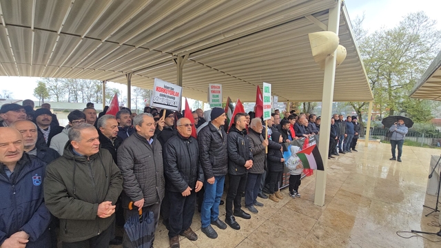 İsrail'in Küresel Sumud Filosu'na saldırısı Sakarya ve çevre illerde protesto edildi