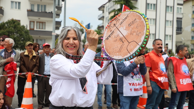 İzmir ve çevre illerde 1 Mayıs Emek ve Dayanışma Günü kutlandı