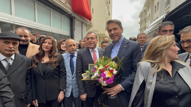 Bakan Bayraktar MHP Eskişehir İl Başkanlığı'nı ziyaret etti
