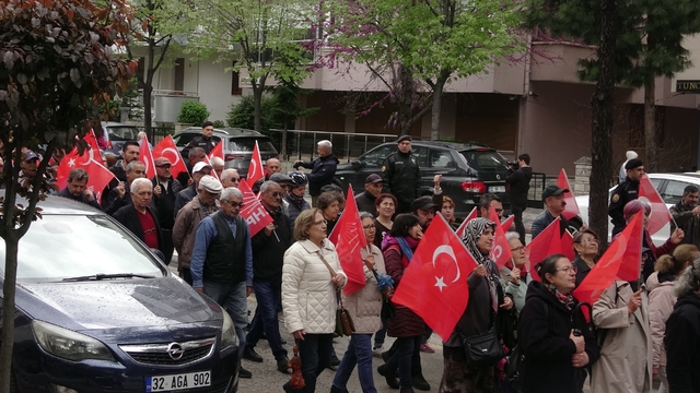 Isparta'da 1 Mayıs Emek ve Dayanışma Günü halaylarla kutlandı