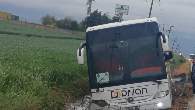 Edirne'ye 1 Mayıs katlamalarına giden işçileri taşıyan otobüs kaza yaptı: 1 yaralı