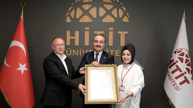Hitit Üniversitesi'nin kan bağışı duyarlılığına Kızılay'dan gümüş madalya