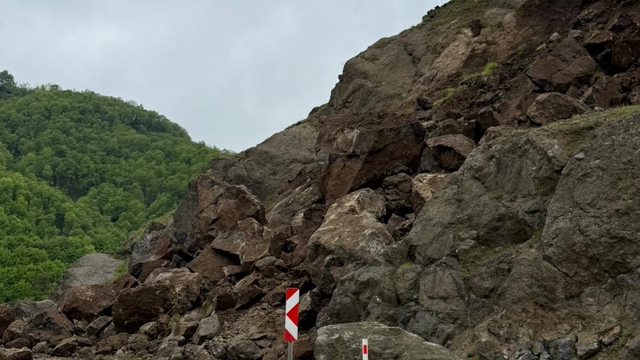 Samsun-Asarcık kara yolunda heyelan meydana geldi