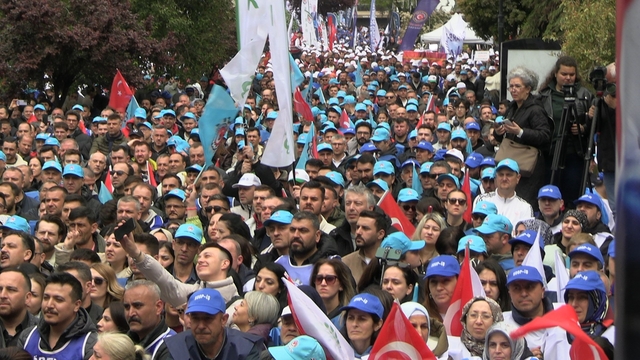 Edirne'de 1 Mayıs'ta meydanlar doldu, kalabalık alana sığmadı
TÜRK-İŞ Genel Başkanı Ergün Atalay, Yunanistan'a ve İsrail Başbakanı Binyamin Netenyahu'ya tepki gösterdi